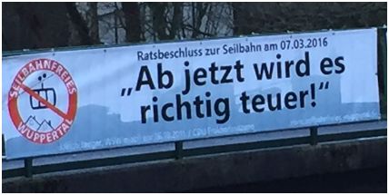 Banner von Seilbahnfreies Wuppertal über der Südstraße